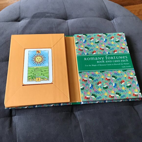 Romany Fortunes Book & Card Pack NEW Gypsy Lenormand - Picture 3 of 11